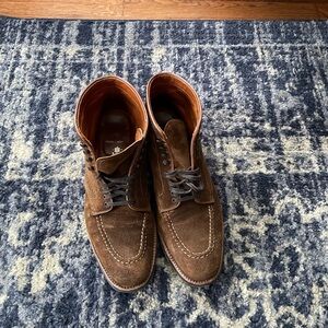 Alden snuff suede Indy boots - Plaza last - size 10.5D - commando soles
